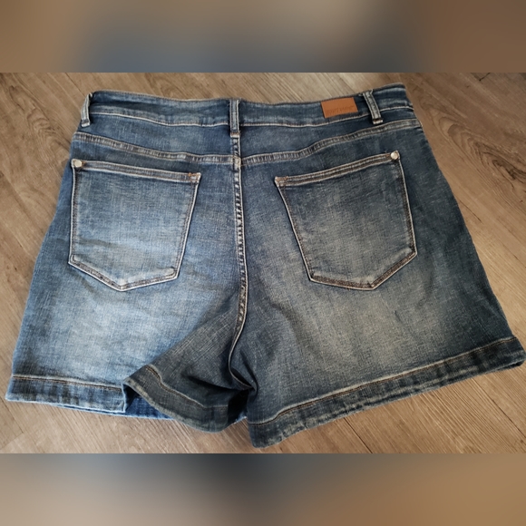Judy Blue shorts 2XL - Picture 2 of 4